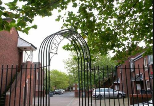 Excellent Location - City Centre - Parking - 4 Beds -2 Bedrooms Belfast Dış mekan fotoğraf