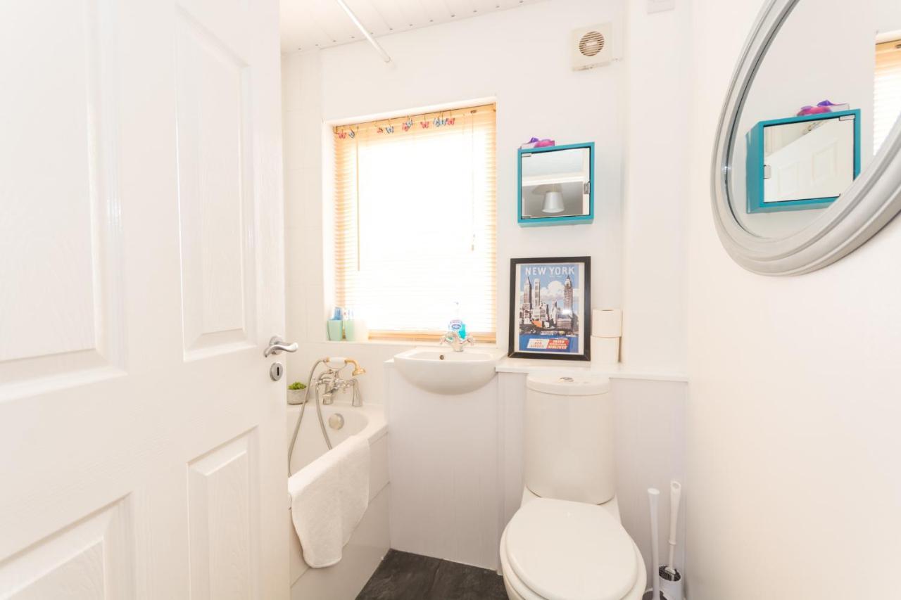 Excellent Location - City Centre - Parking - 4 Beds -2 Bedrooms Belfast Dış mekan fotoğraf